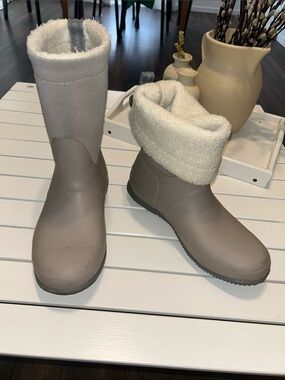 Hunter Taupe Short Rain Boots with Cream Fleece Lining